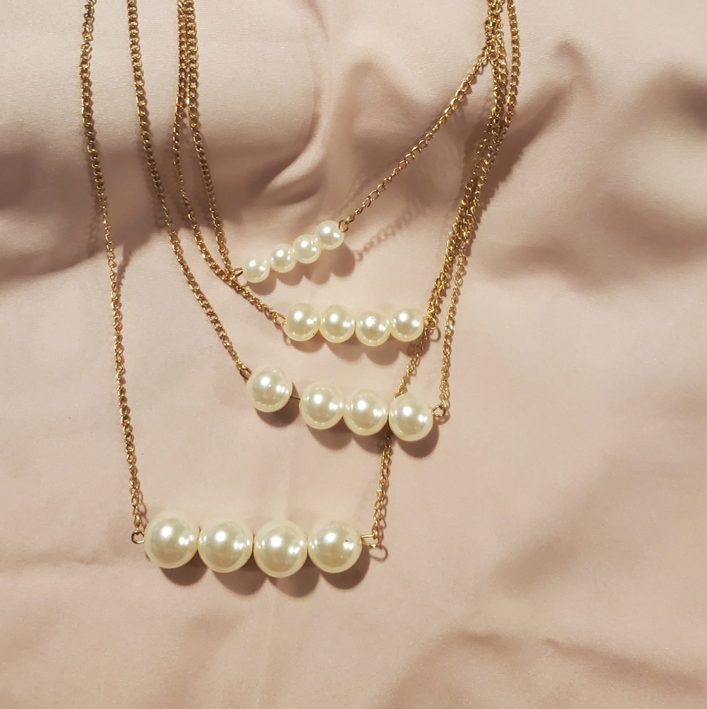 Necklace with pearl bracelet.